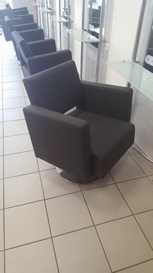 Neue Stühle im Friseursalon